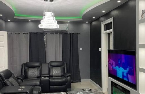 Havendale Apartment | Lovely 2 Bedroom Rental unit with pool & jacuzzi