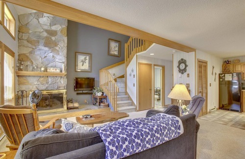 Davis Condo | Lovely 2 bedroom condo is sure to be the perfect reminder. You Gotta Getaway!