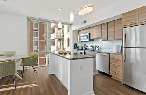McLean Apartment | Lovely 2 bedroom with patio
