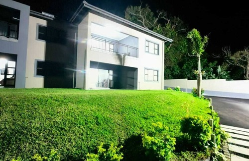 Port Shepstone Apartment | Lovely 2-bedroom apartment in Port Shepstone.