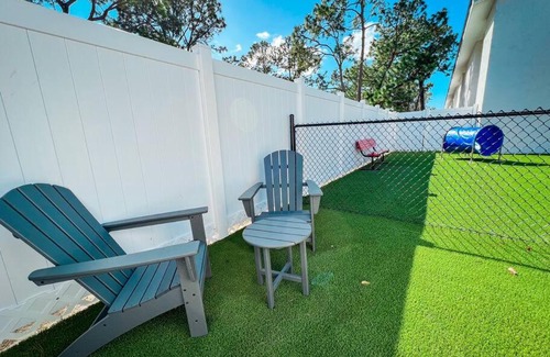 Sarasota Apartment | Lovely 2 beds 1 bath with pool close to downtown