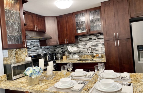 Waikiki Condo | Lovely 2 beds 2 baths fully renovation. Free one parking.