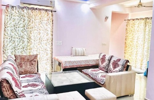 Ghaziabad Apartment | Lovely 2 BHK flat fullyfurnished
