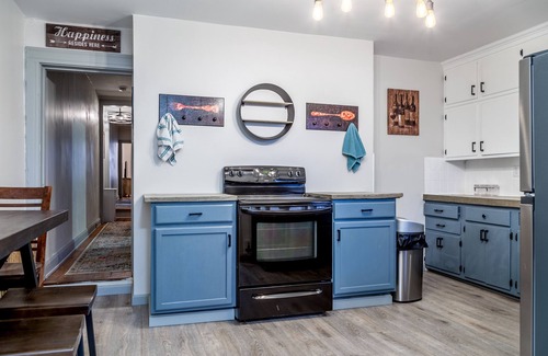 Lewisburg Apartment | Lovely 2 BR apt, free parking, downtown Lewisburg