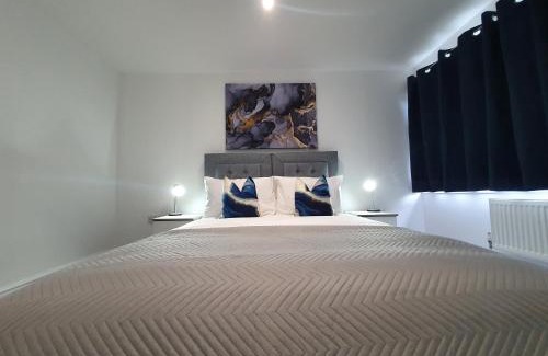 Biggleswade Apartment | Lovely 2 - Cozy Retreat Modern 2-Bedroom Flat in Bedfordshire with Fully-Equipped Kitchen and Relaxing Living Space