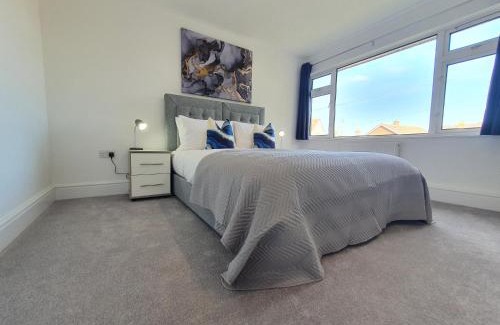 Biggleswade Apartment | Lovely 2 - Cozy Retreat Modern 2-Bedroom Flat in Bedfordshire with Fully-Equipped Kitchen and Relaxing Living Space