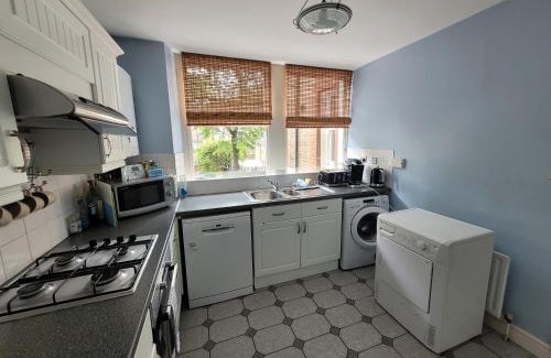 Greenwich West Apartment | Lovely 2 Double Bed Aptmnt in Historic Greenwich
