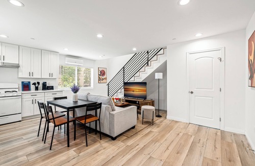 Alhambra House | Lovely 2 floor, 3-bedroom house in Alhambra with AC
