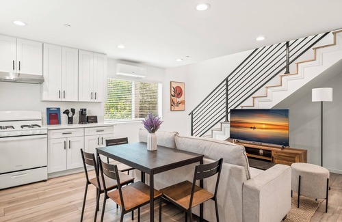 Alhambra House | Lovely 2 floor, 3-bedroom house in Alhambra with AC