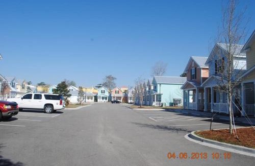 Myrtle Beach House | Lovely 2-level 2-bedroom cottage, 1 block to beach