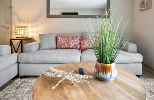 Cumberland Apartment | *Lovely 2BDR apartment close walk to the Stadium!