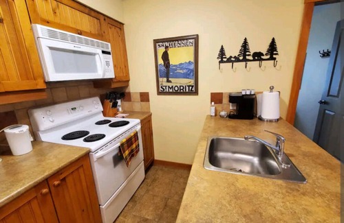 East Kootenay Apartment | Lovely 2bdrm Panorama Springs unit overlooking the mountains and pools!