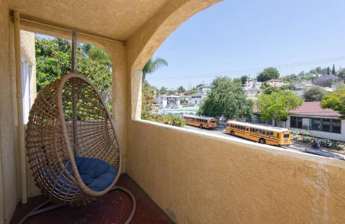 Los Angeles Apartment | Lovely 2bedroom condo with free parking on premise
