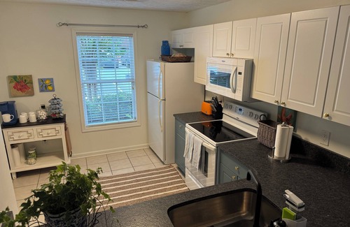 Auburn Condo | Lovely 2BR 2.5BA Condo