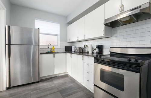 Cote-Des-Neiges—Notre-Dame-De-Grace Apartment | Lovely 2BR on Walkley