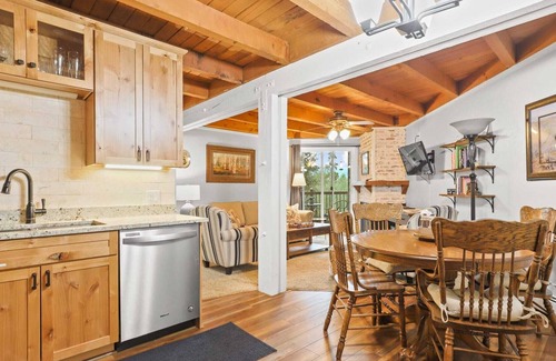 Wildernest Condo | Lovely 2BR Silverthorne Condo w/ Balcony, Views!