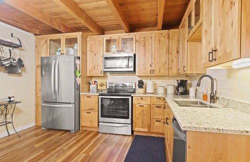 Wildernest Condo | Lovely 2BR Silverthorne Condo w/ Balcony, Views!