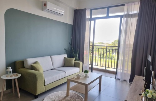 Malacca City Apartment | Lovely 2R2B Infinity Pool Wifi Quartz Residence