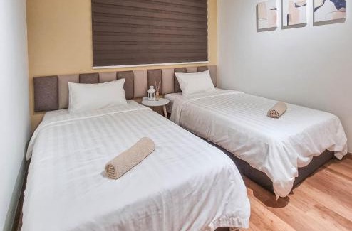 Malacca City Apartment | Lovely 2R2B Infinity Pool Wifi Quartz Residence