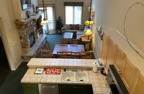 Mammoth Lakes Condo | Lovely, 3 Bdr, 2 Ba Walk To Eagle Chair, On Sierra Star Golf Course!