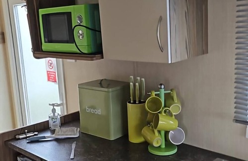 Grimsby Cabin | Lovely 3 Bed Caravan Near to Beach 5 Star Reviews