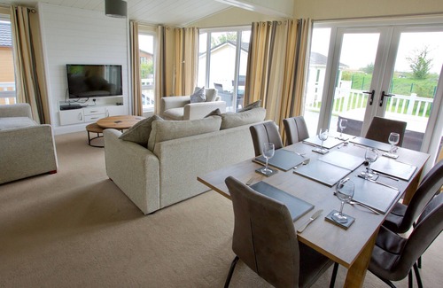 Ely Cabin | Lovely 3-Bed Cottage in Ely