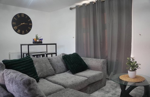 Solihull House | Lovely 3-Bed House in Solihull