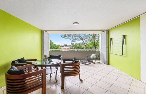 Greenslopes Apartment | Lovely 3-Bed with Alfresco Dining by Amenities