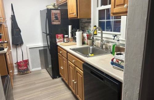 Niskayuna House | Lovely 3 Bedroom/2 Bath Hideaway Cottage in Old Niskayuna- 30 Day Minimum Stay