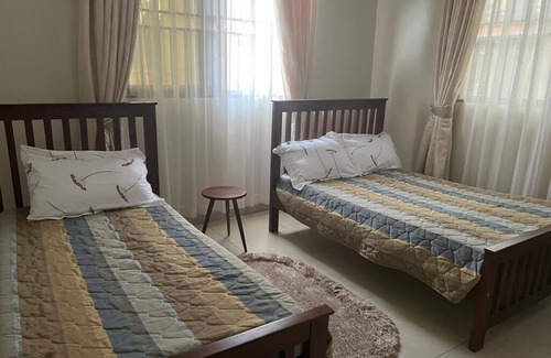 Jinja Bed & Breakfast | Lovely 3 bedroom apartment located 3kms from Jinja town with free Wifi & Parking