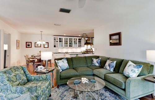 Holmes Beach House | Lovely 3 bedroom duplex on Anna Maria Island, Private pool, pet friendly!