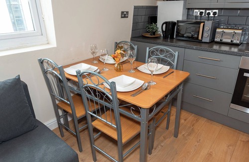 Tower Hill Apartment | Lovely 3 Bedroom Flat with FREE Wi-Fi in Aldgate Tower Hill Whitechapel London