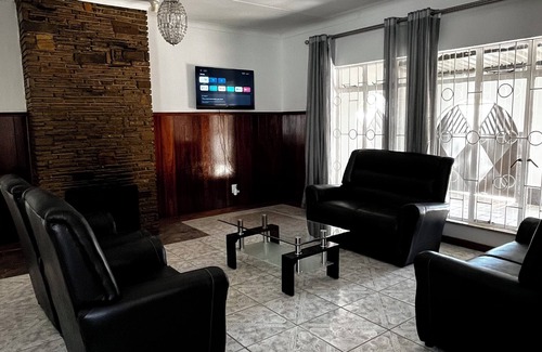 Windhoek House | Lovely 3-bedroom house with AC in Windhoek