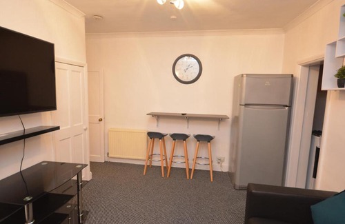 Gascoigne House | Lovely 3 Bedroom House near Barking Station