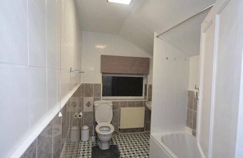 Gascoigne House | Lovely 3 Bedroom House near Barking Station