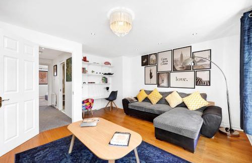 Limehouse Apartment | Lovely 3 Bedroom House Short Term Rental & Flexible Renting Limehouse with private parking and garden!