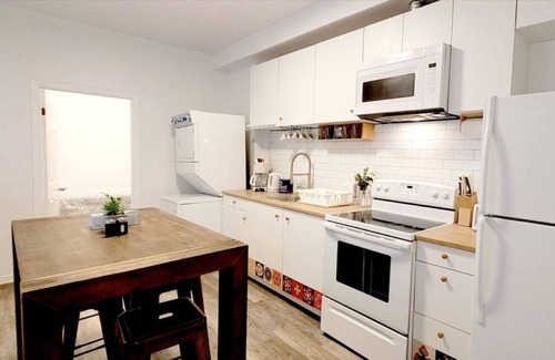 Plateau Mont Royal Apartment | Lovely 3 bedroom, live in real Montreal / Plateau