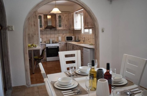 Chalikounas Villa | Lovely 3 bedroom villa with private pool, BBQ few minutes away from the beach.