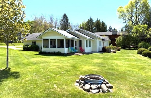 Alden House | Lovely 3-br home on east side of crystal-clear Torch Lake