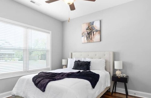 Clarksville House | Lovely 3bdr, Slps 11, Spacious, w/King bed, Safe
