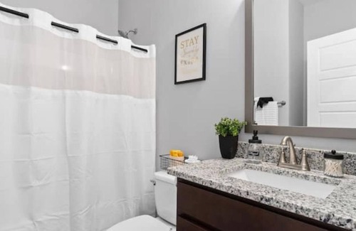 Clarksville House | Lovely 3bdr, Slps 11, Spacious, w/King bed, Safe