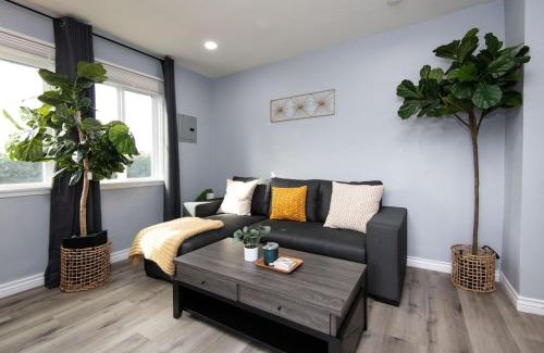 Los Angeles Apartment | Lovely 3bedroom condo with free parking on premise