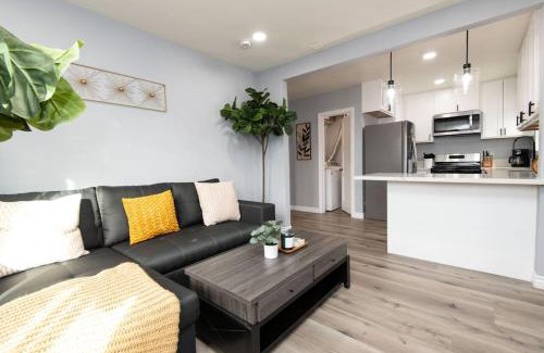 Los Angeles Apartment | Lovely 3bedroom condo with free parking on premise