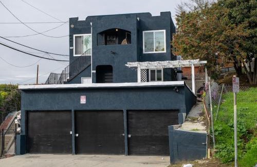 Los Angeles Apartment | Lovely 3bedroom condo with free parking on premise