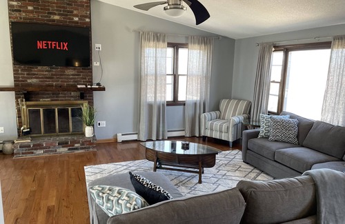 Gloucester Apartment | Lovely 3br apt in Gloucester, free parking