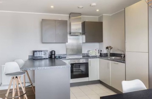 Bromley South Apartment | Lovely 3BR Penthouse w/Balconies, Poplar, 2min DLR
