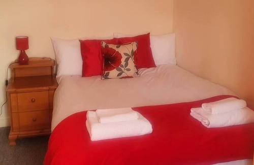 South Harrow Apartment | Lovely 4-Bed Apartment in Harrow