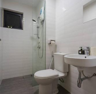 Kuarters Kampung Pandan Apartment | Lovely 4-bedroom condo with pool for 6 pax - Cheras