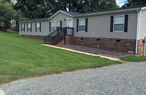 Clarksville House | Lovely 4-bedroom house in Clarksville walking distance to downtown activities
