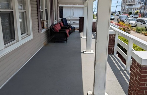 Wall House | Lovely 4-bedroom house by the beach.